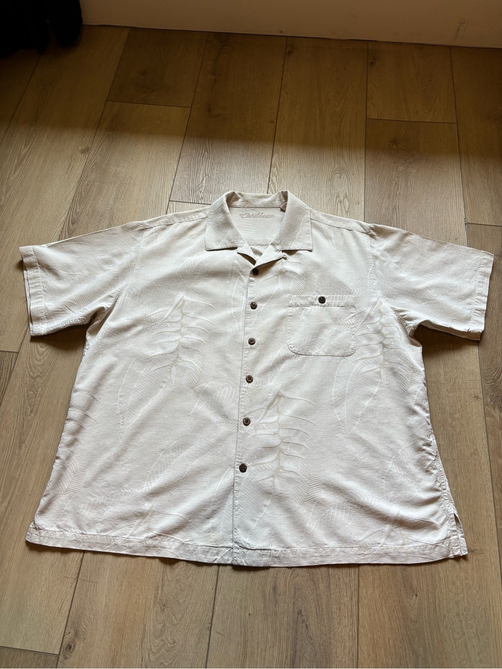 Caribbean cream beach/camp shirt in silk/cotton Men’s XL. Excellent condition.